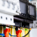 Shelly Pro 4PM Professioneller Relaisschalter 4 Kontakte, Wi-Fi für Hausautomation, Amazon Alexa, Google Home und MQTT Sprachbefehle, schwarz